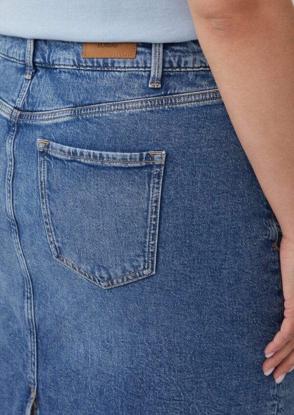 Jeansrock mit offenem Saum