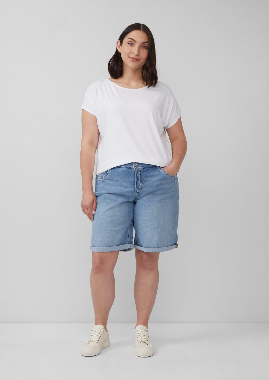 Fließendes Jersey-Shirt mit überschnittenen Schultern