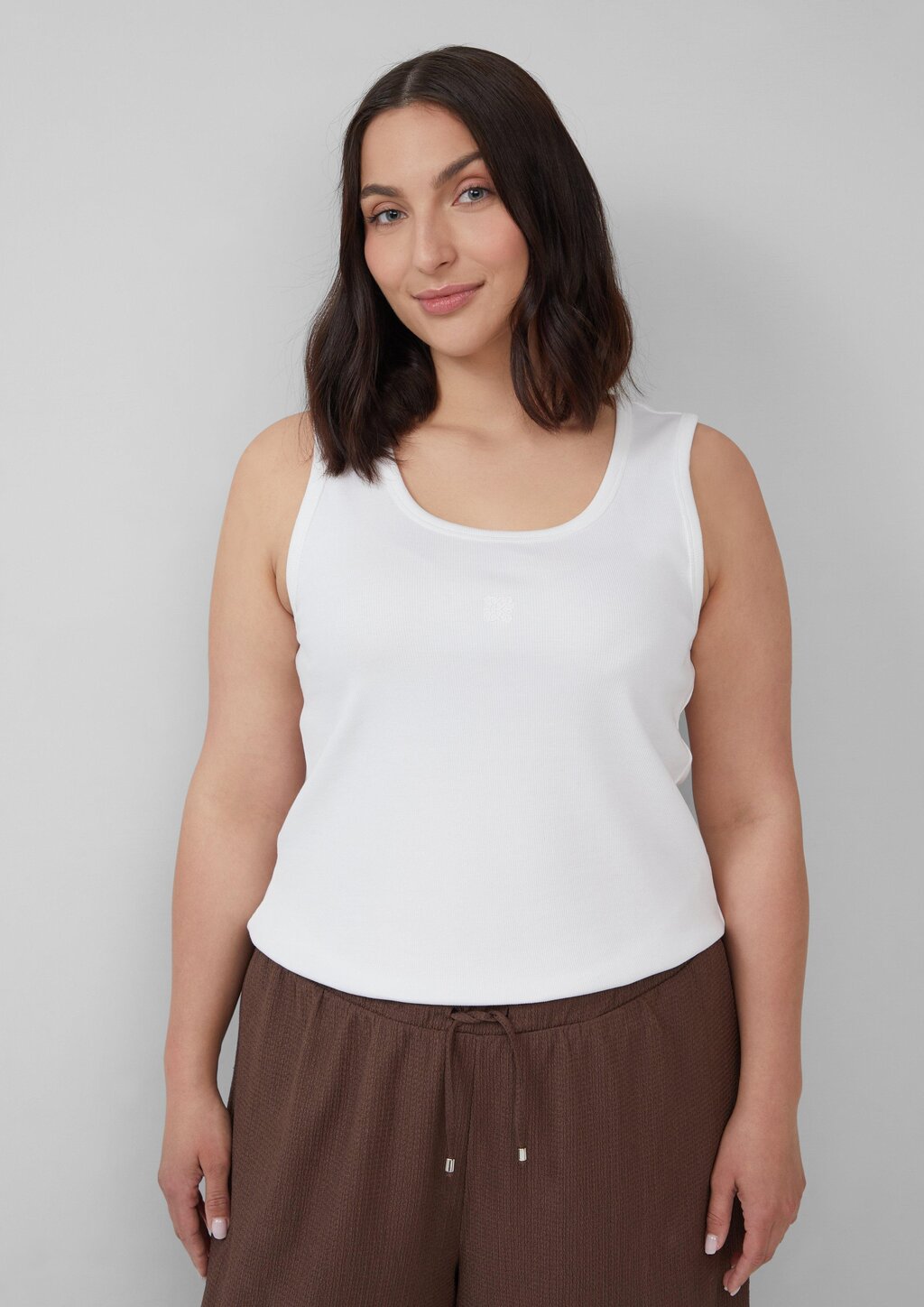 Ripp-Top im Slim Fit mit Stickerei