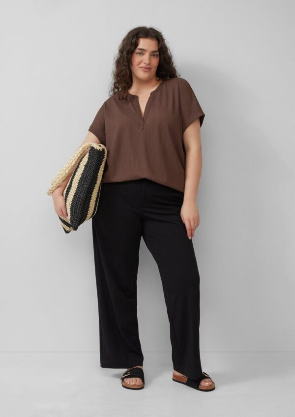 Strukturiertes T-Shirt im Relaxed Fit mit V-Ausschnitt