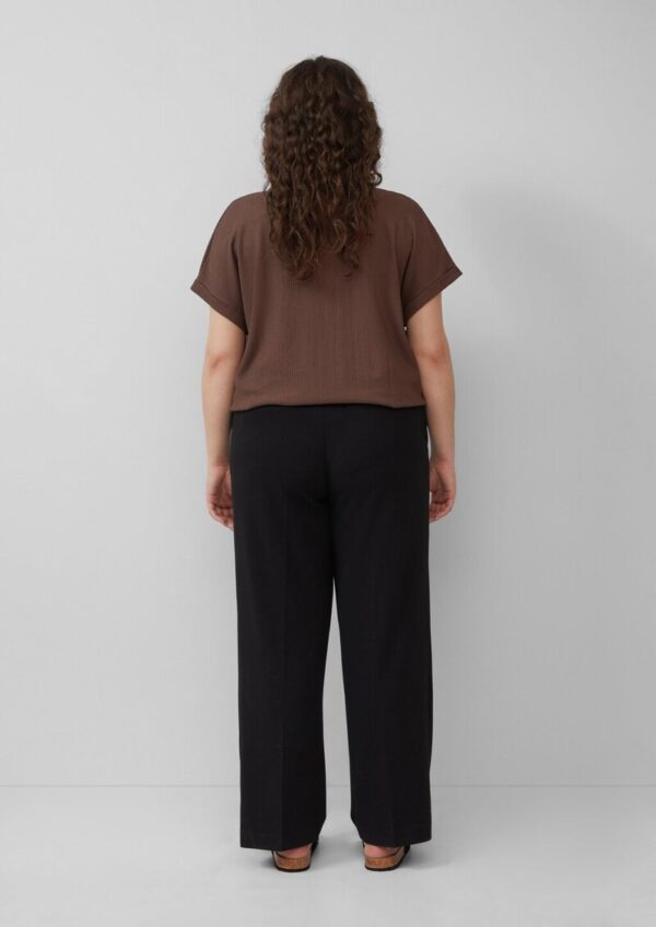 Strukturiertes T-Shirt im Relaxed Fit mit V-Ausschnitt