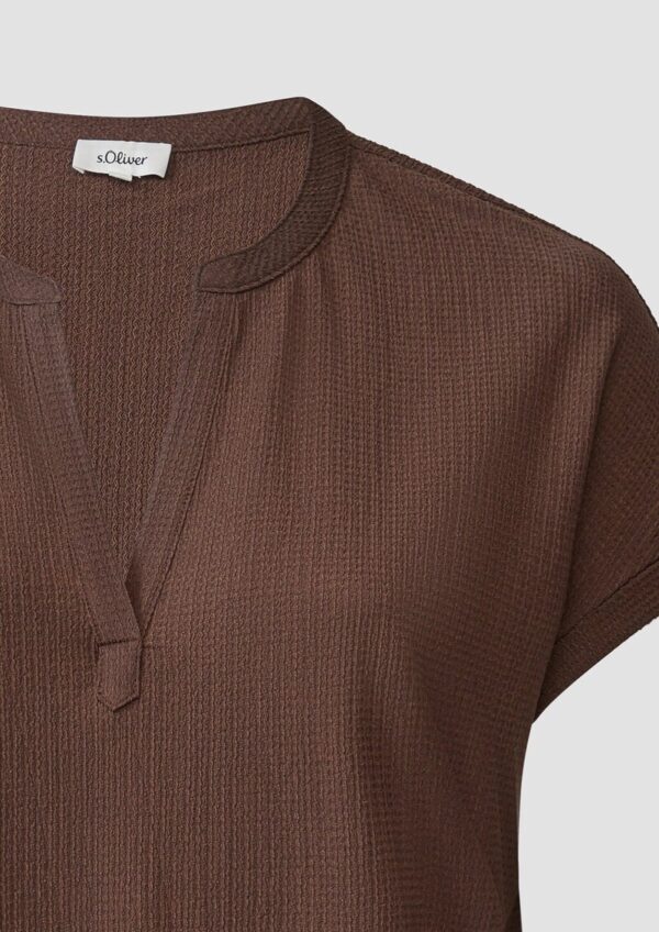 Strukturiertes T-Shirt im Relaxed Fit mit V-Ausschnitt