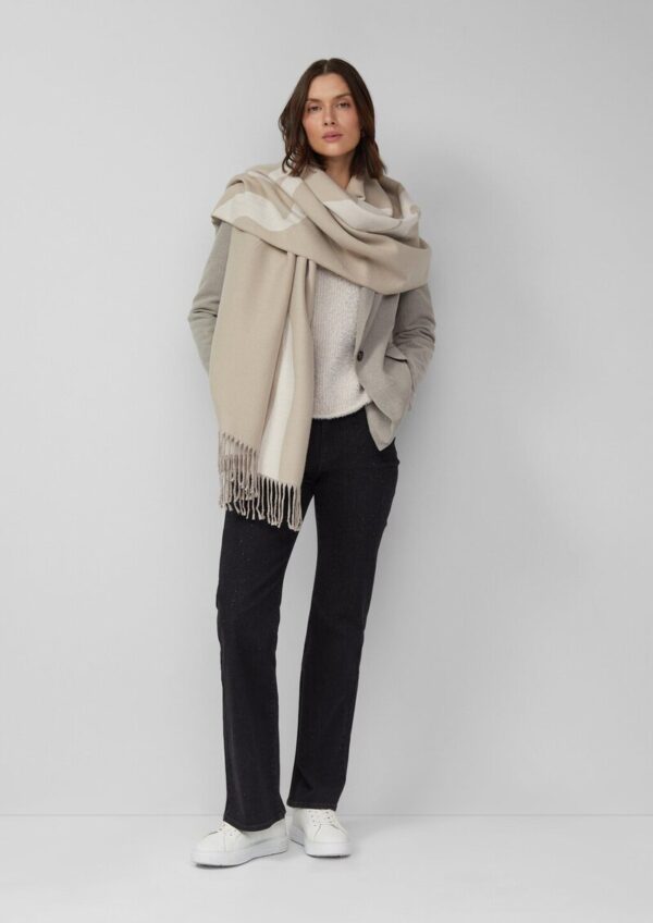 Eleganter Schal mit Fransen