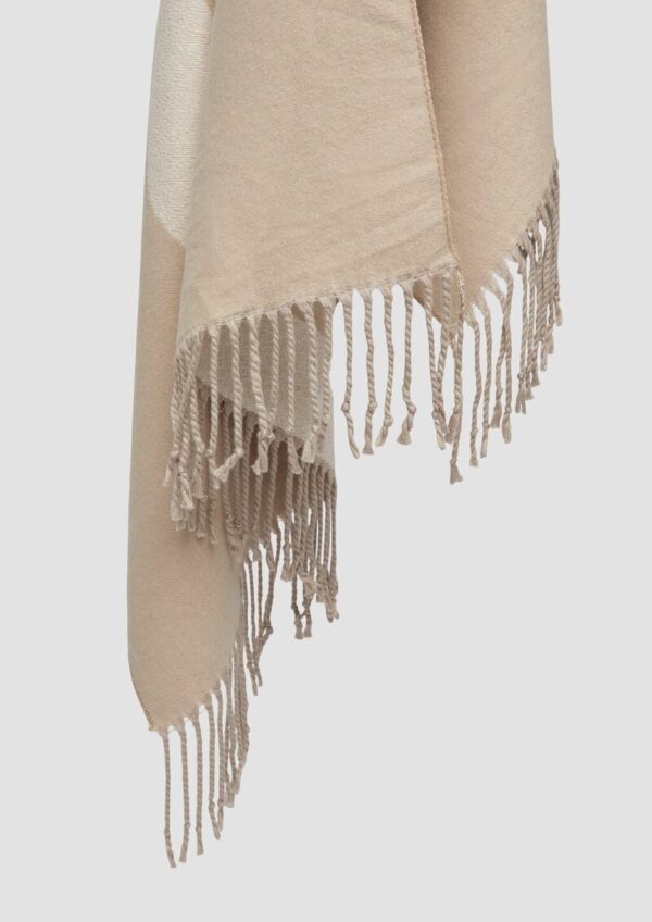 Eleganter Schal mit Fransen
