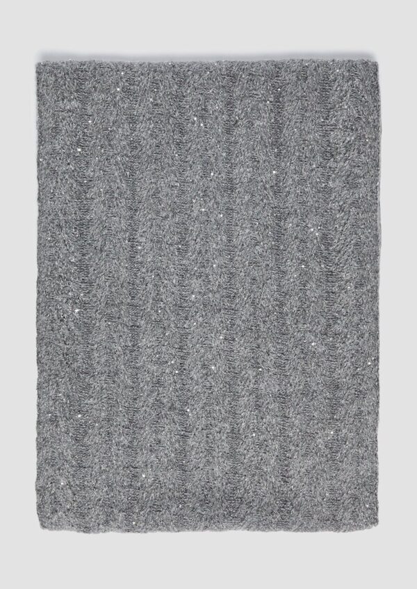 Strickschal mit Pailletten