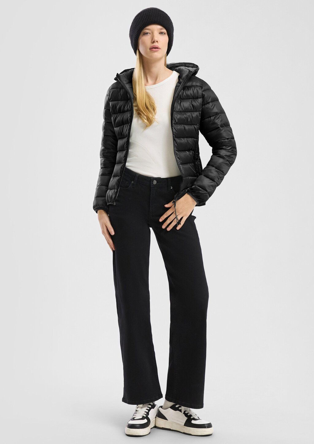 Leicht wattierte Steppjacke mit Kapuze