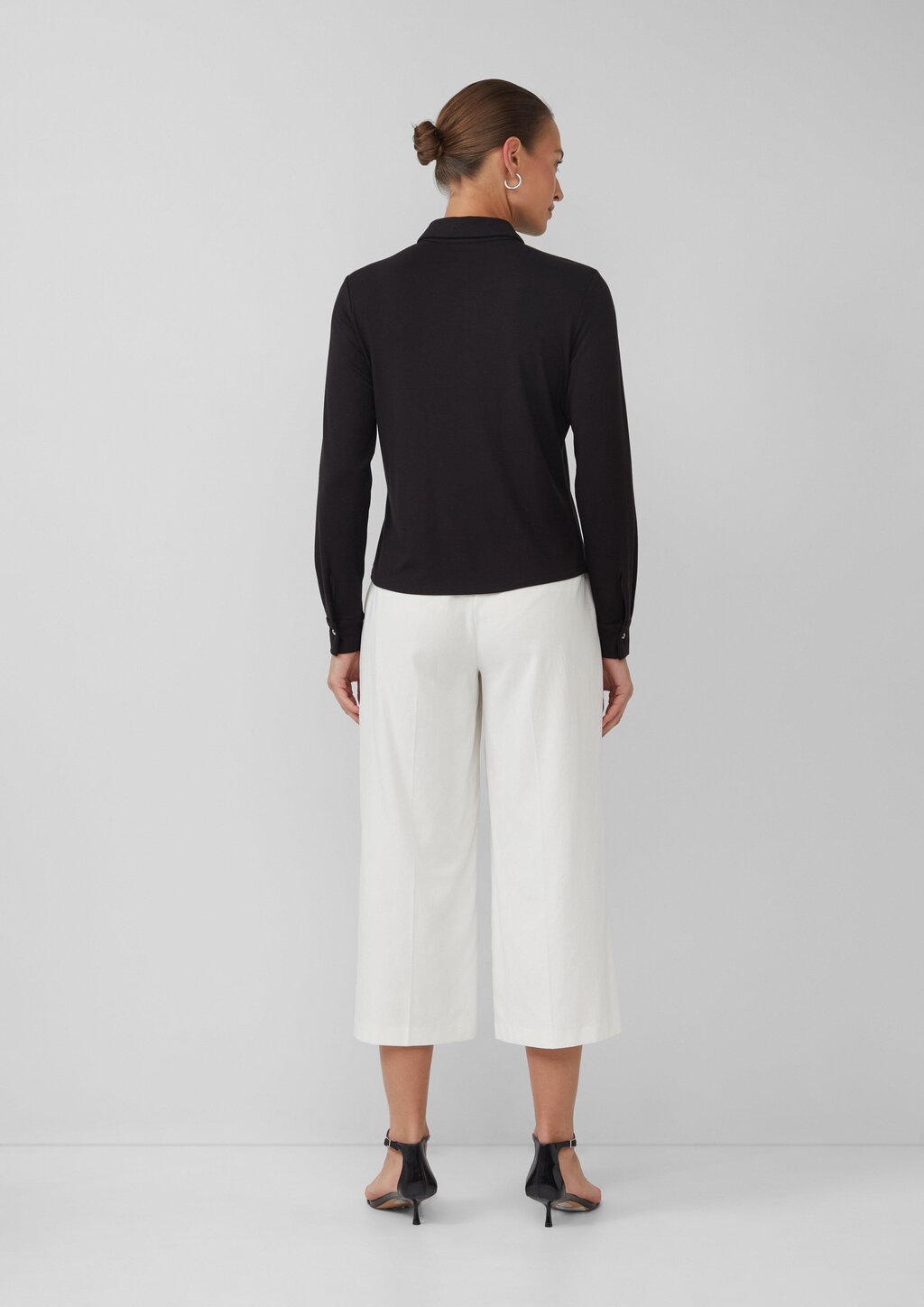 Jerseybluse mit Perlmuttknöpfen