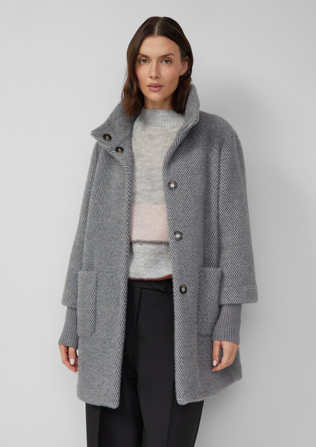 Flauschiger Mantel mit Stehkragen und Rippbündchen
