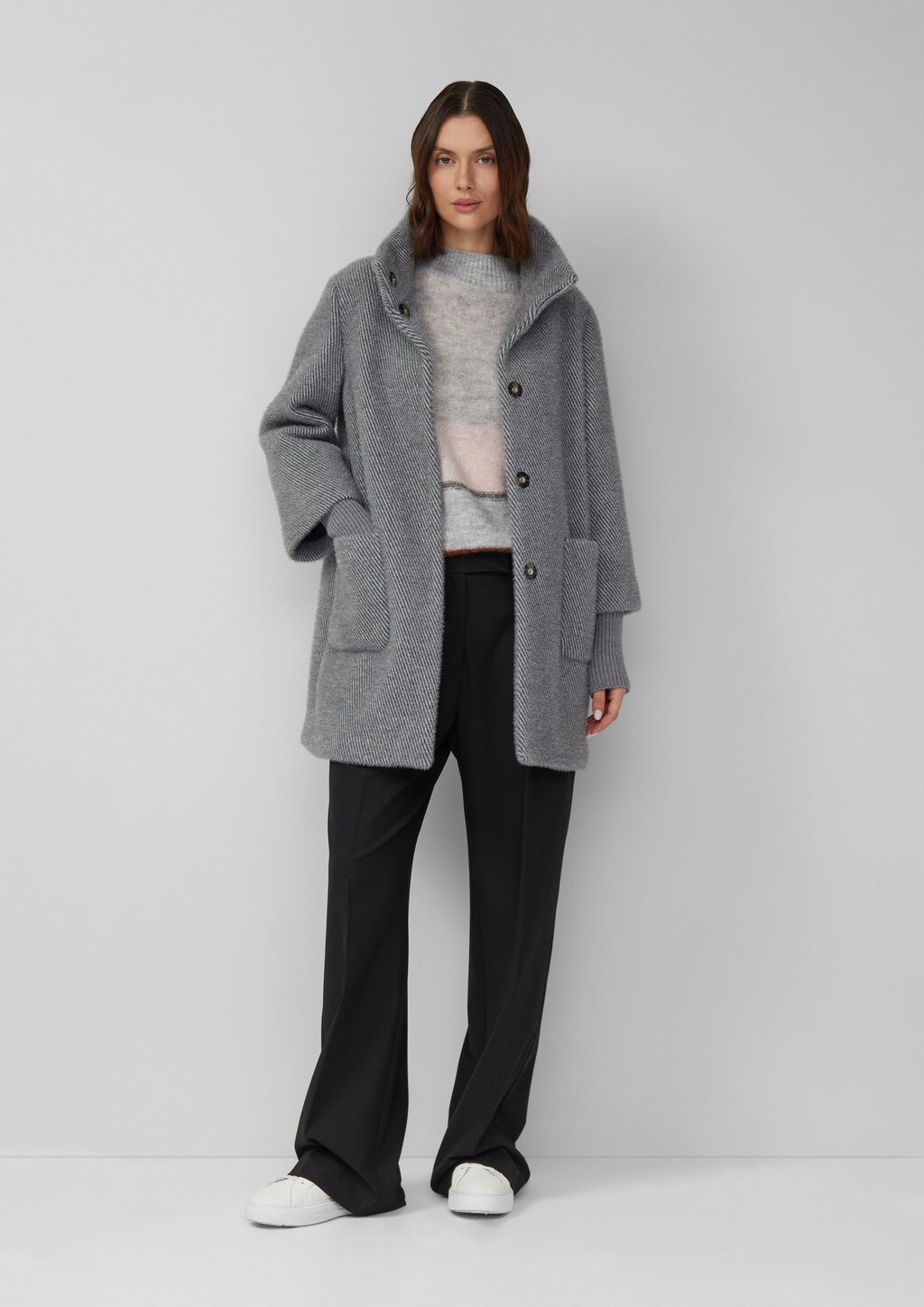 Flauschiger Mantel mit Stehkragen und Rippbündchen