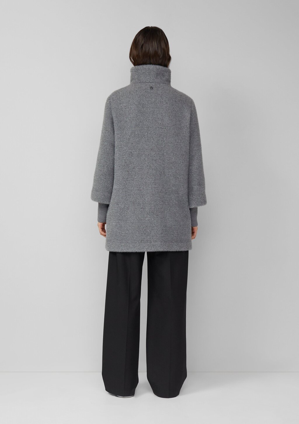 Flauschiger Mantel mit Stehkragen und Rippbündchen