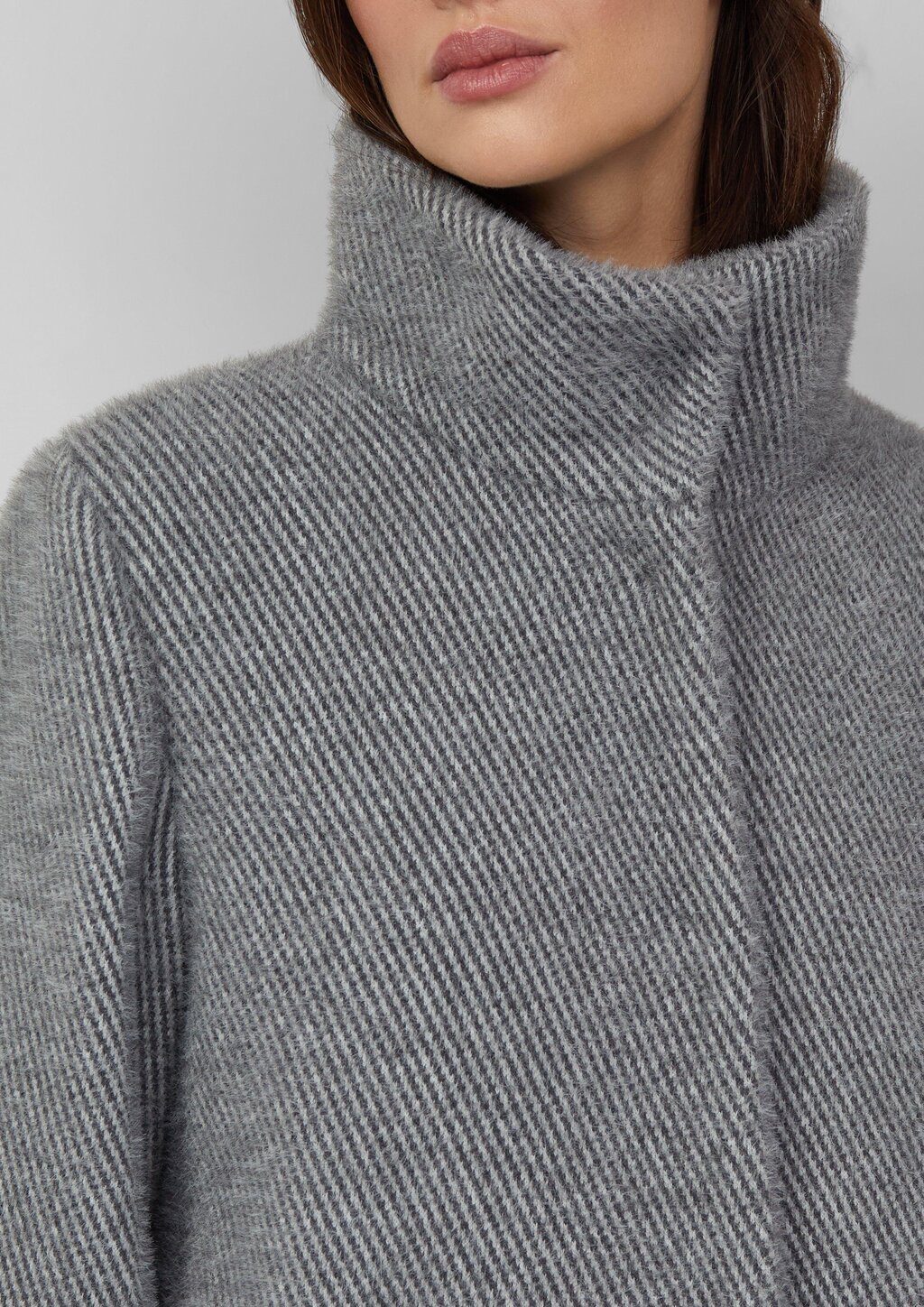 Flauschiger Mantel mit Stehkragen und Rippbündchen