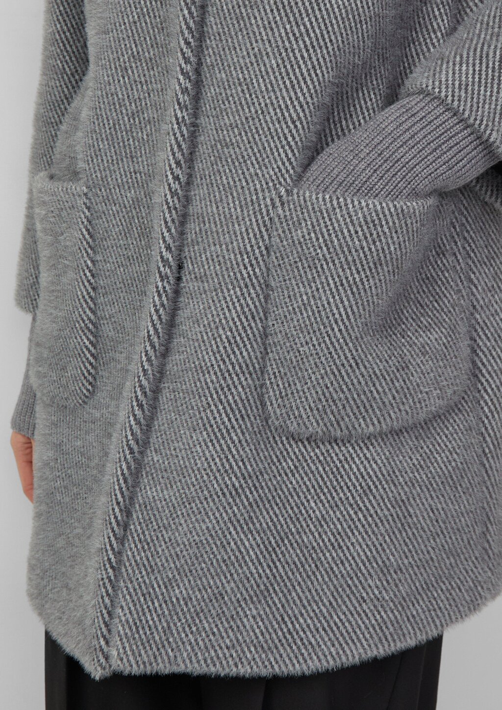 Flauschiger Mantel mit Stehkragen und Rippbündchen