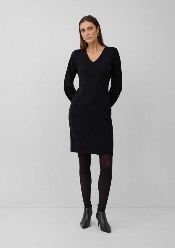 Figurumspielendes Kleid aus Viskosemix mit semitransparenten Ärmeln