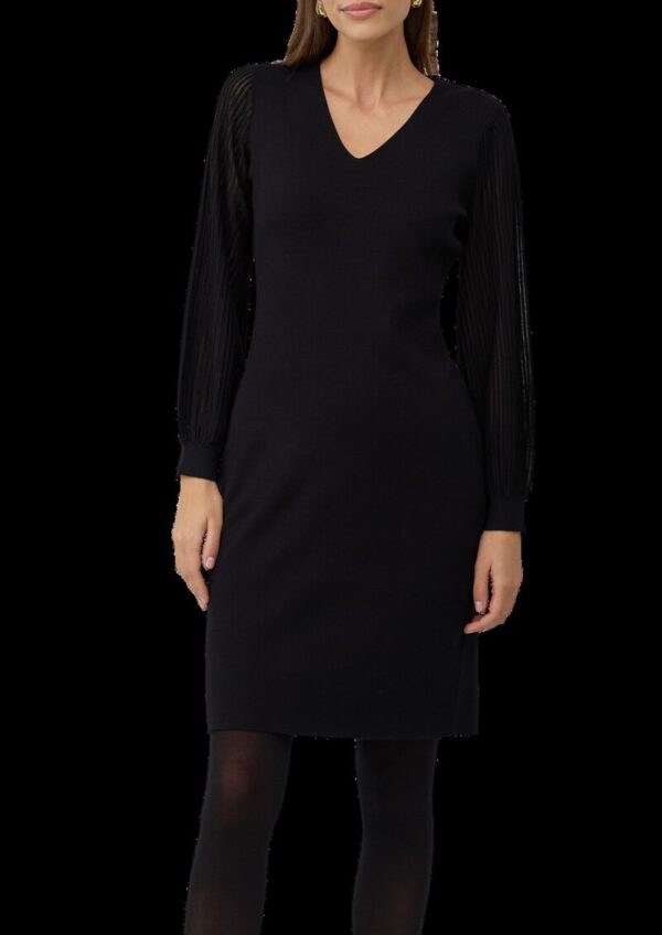 Figurumspielendes Kleid aus Viskosemix mit semitransparenten Ärmeln