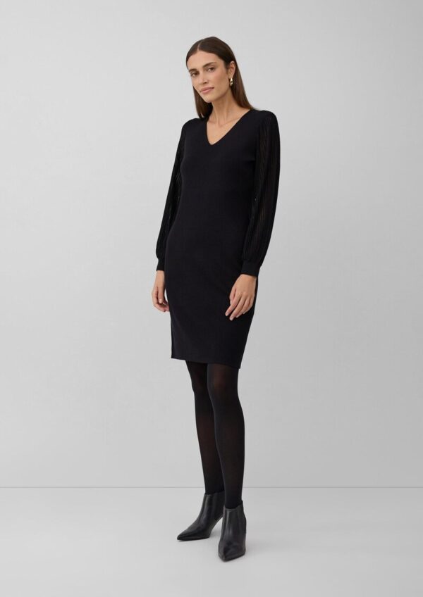 Figurumspielendes Kleid aus Viskosemix mit semitransparenten Ärmeln