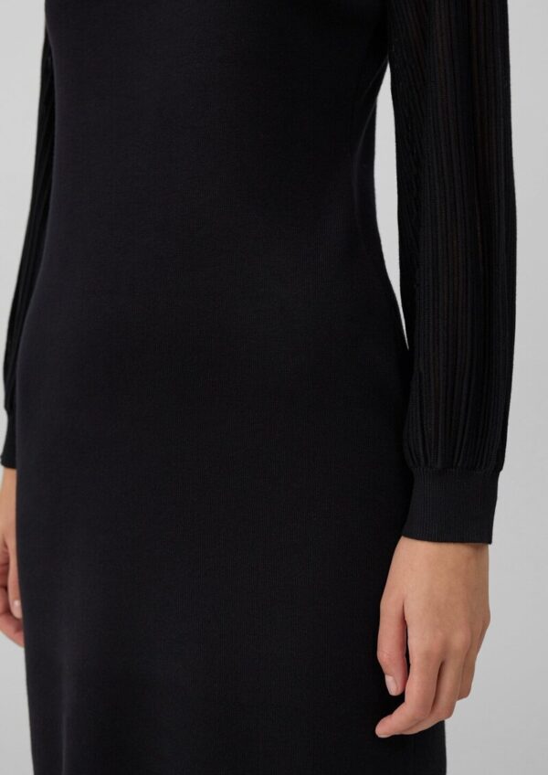 Figurumspielendes Kleid aus Viskosemix mit semitransparenten Ärmeln