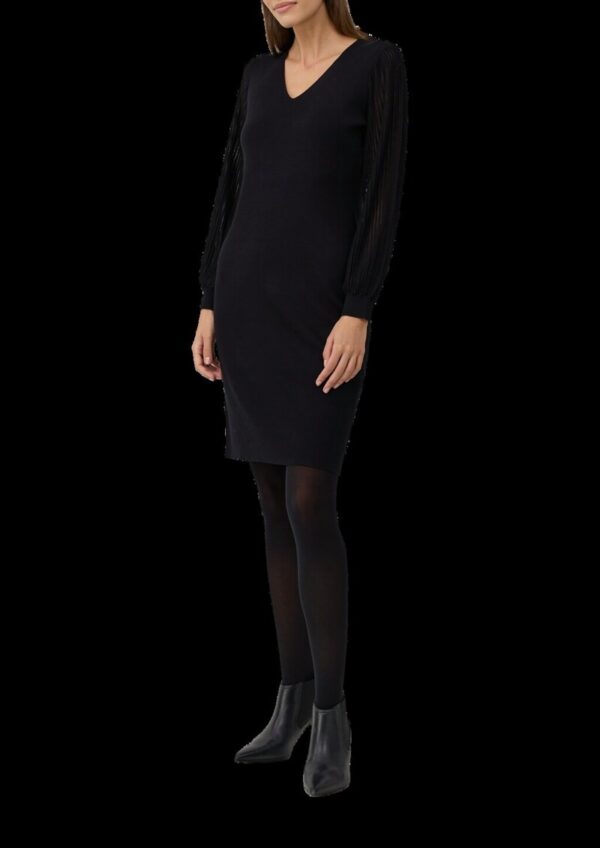 Figurumspielendes Kleid aus Viskosemix mit semitransparenten Ärmeln