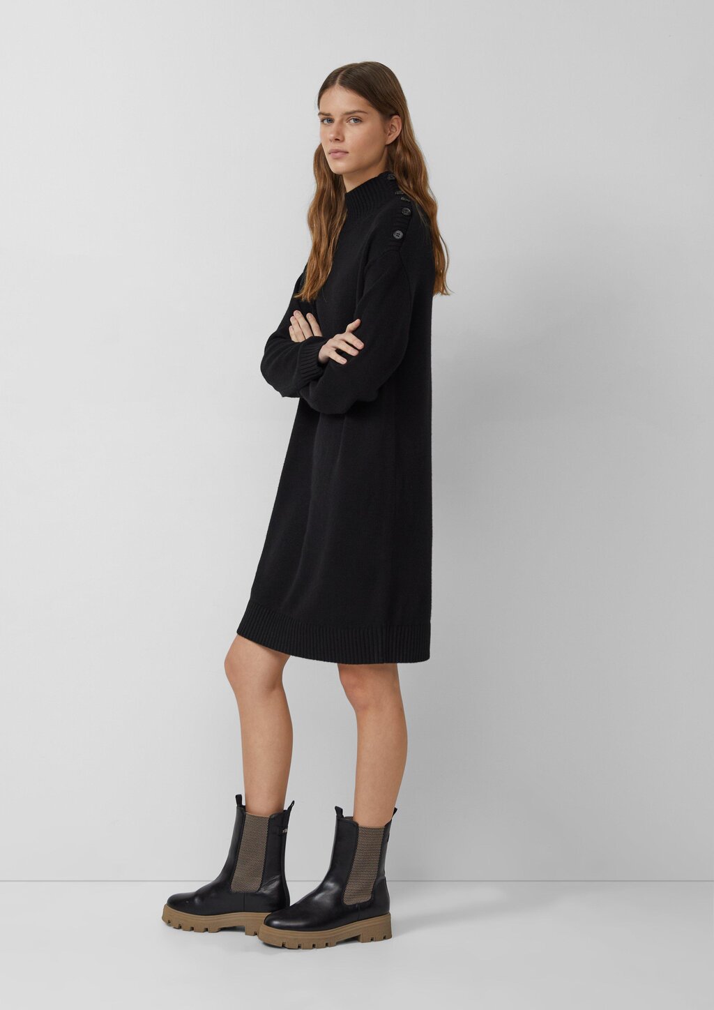 Strickkleid mit dekorativem Knopf-Detail