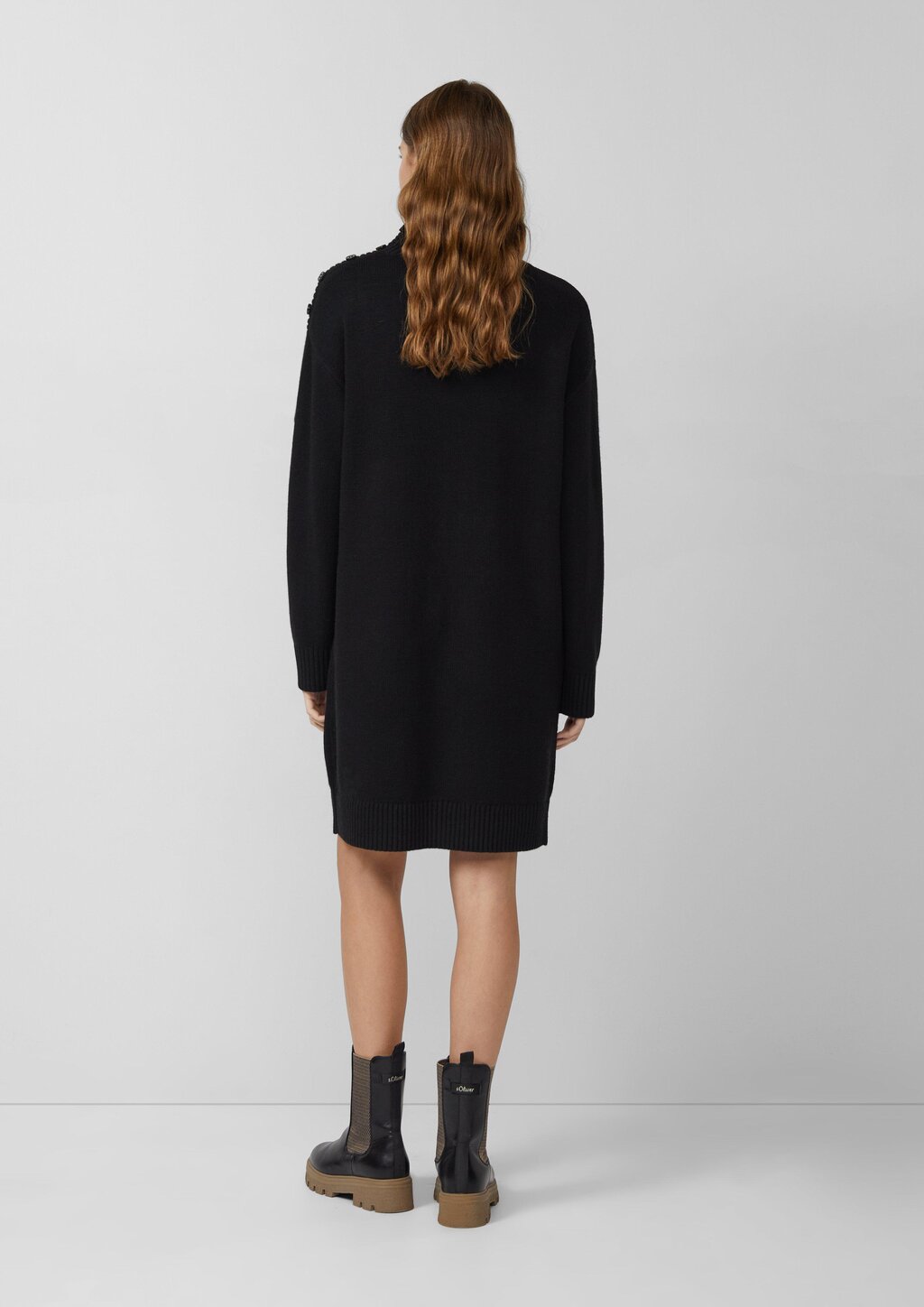 Strickkleid mit dekorativem Knopf-Detail