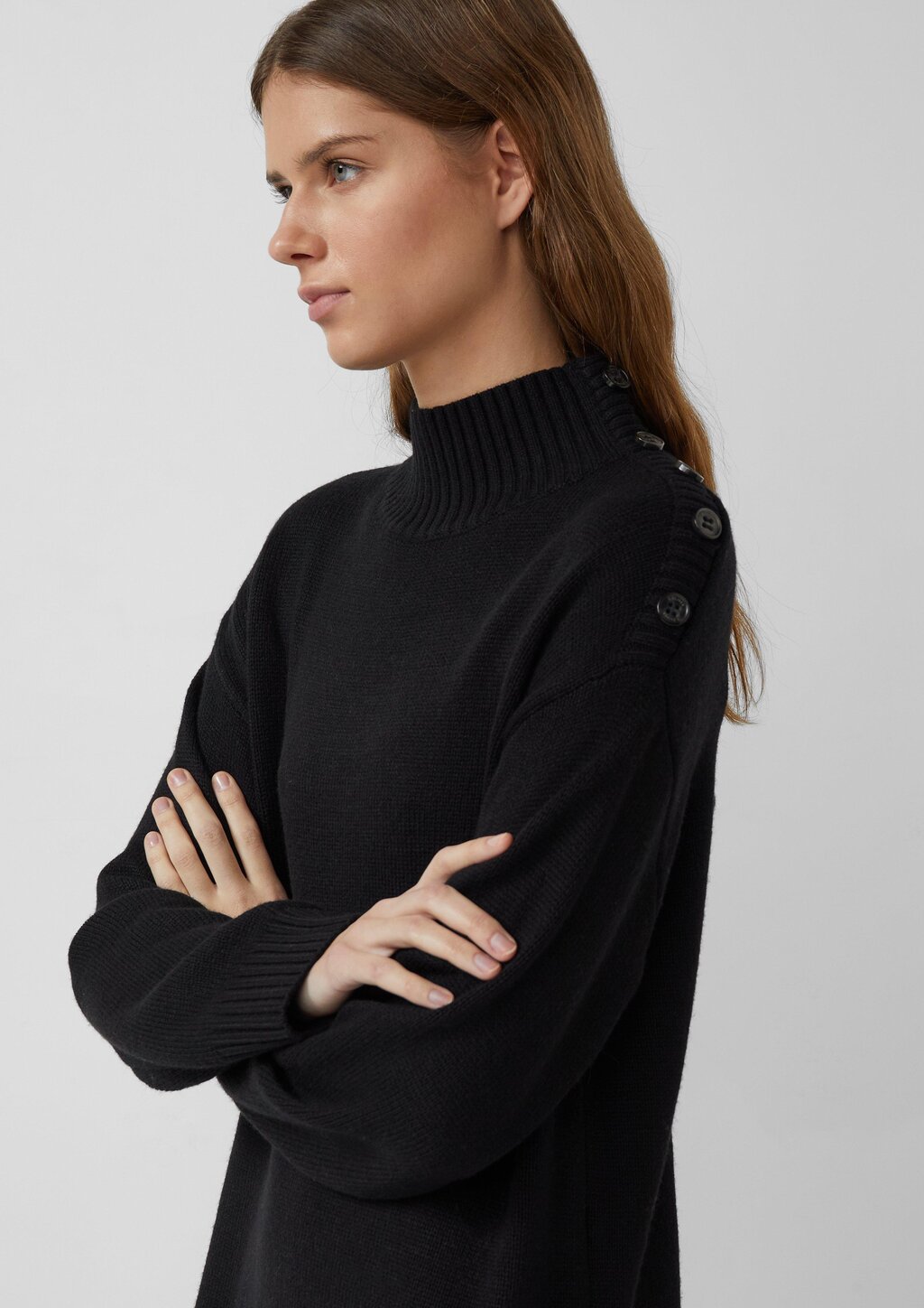 Strickkleid mit dekorativem Knopf-Detail