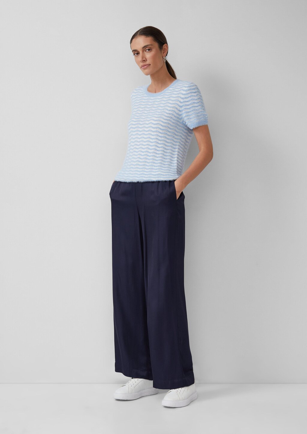 Kuscheliger Kurzarm-Pullover mit Wellenstrickmuster und Pailletten