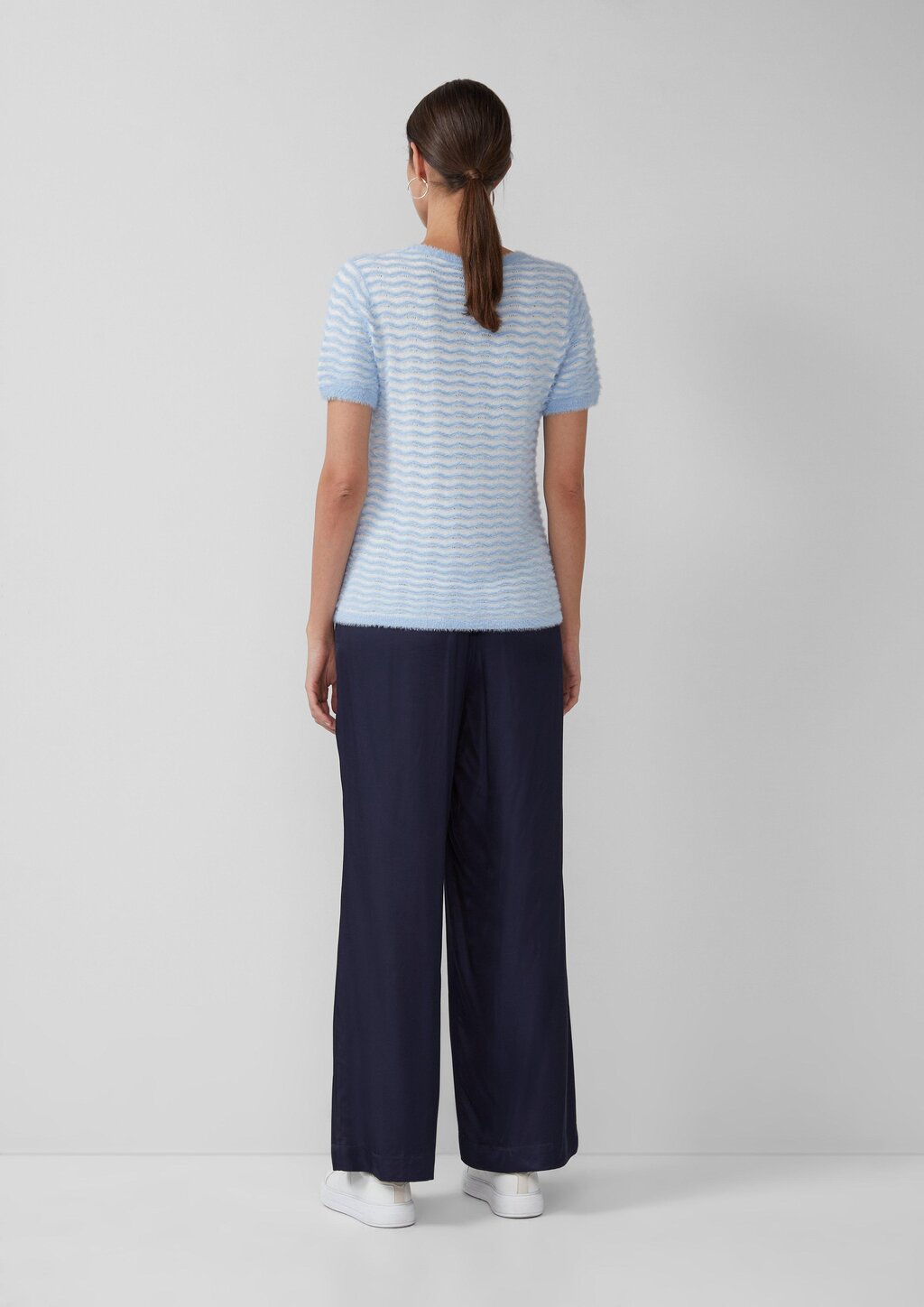 Kuscheliger Kurzarm-Pullover mit Wellenstrickmuster und Pailletten