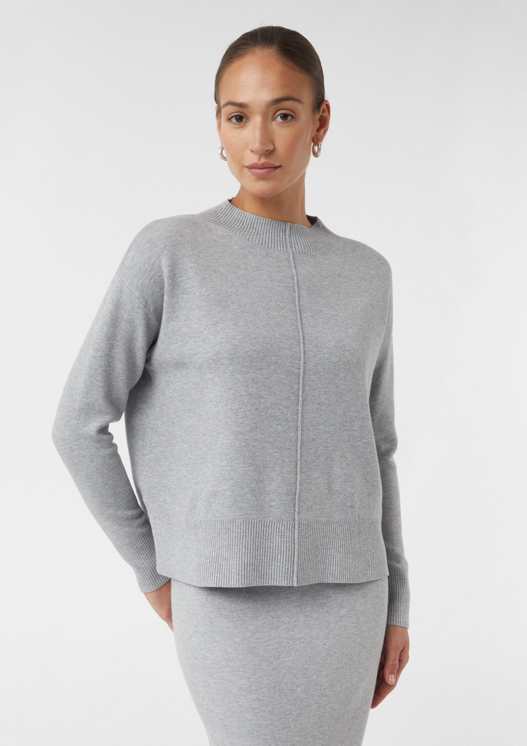 Feinstrickpullover aus Viskosemix mit Ziernaht