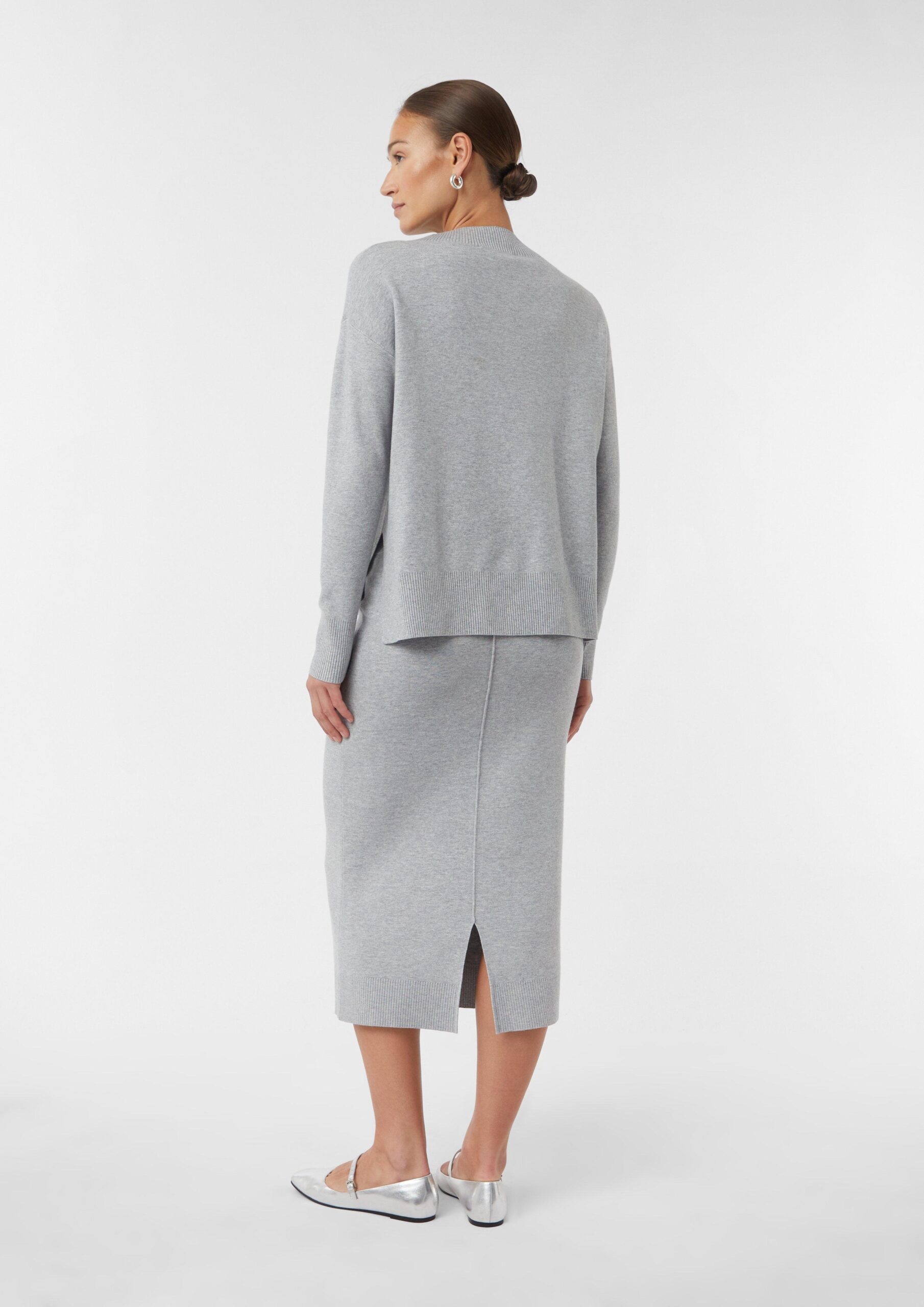 Feinstrickpullover aus Viskosemix mit Ziernaht