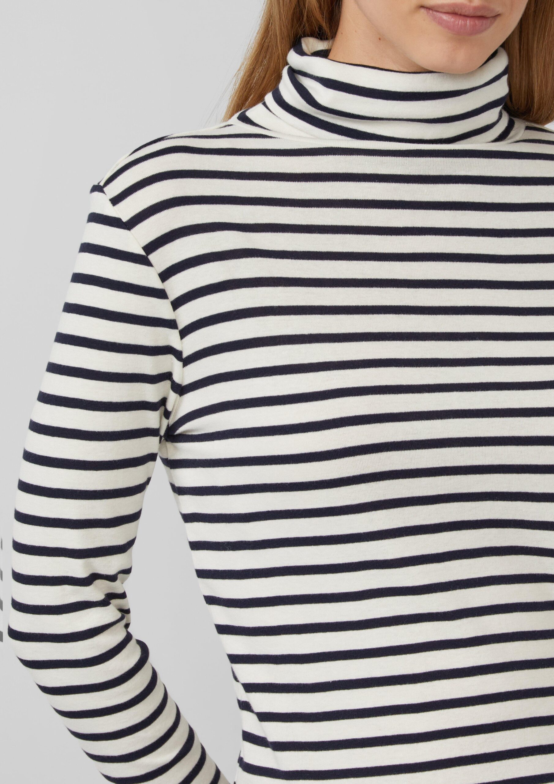 Gestreiftes Longsleeve im Slim Fit mit Rollkragen