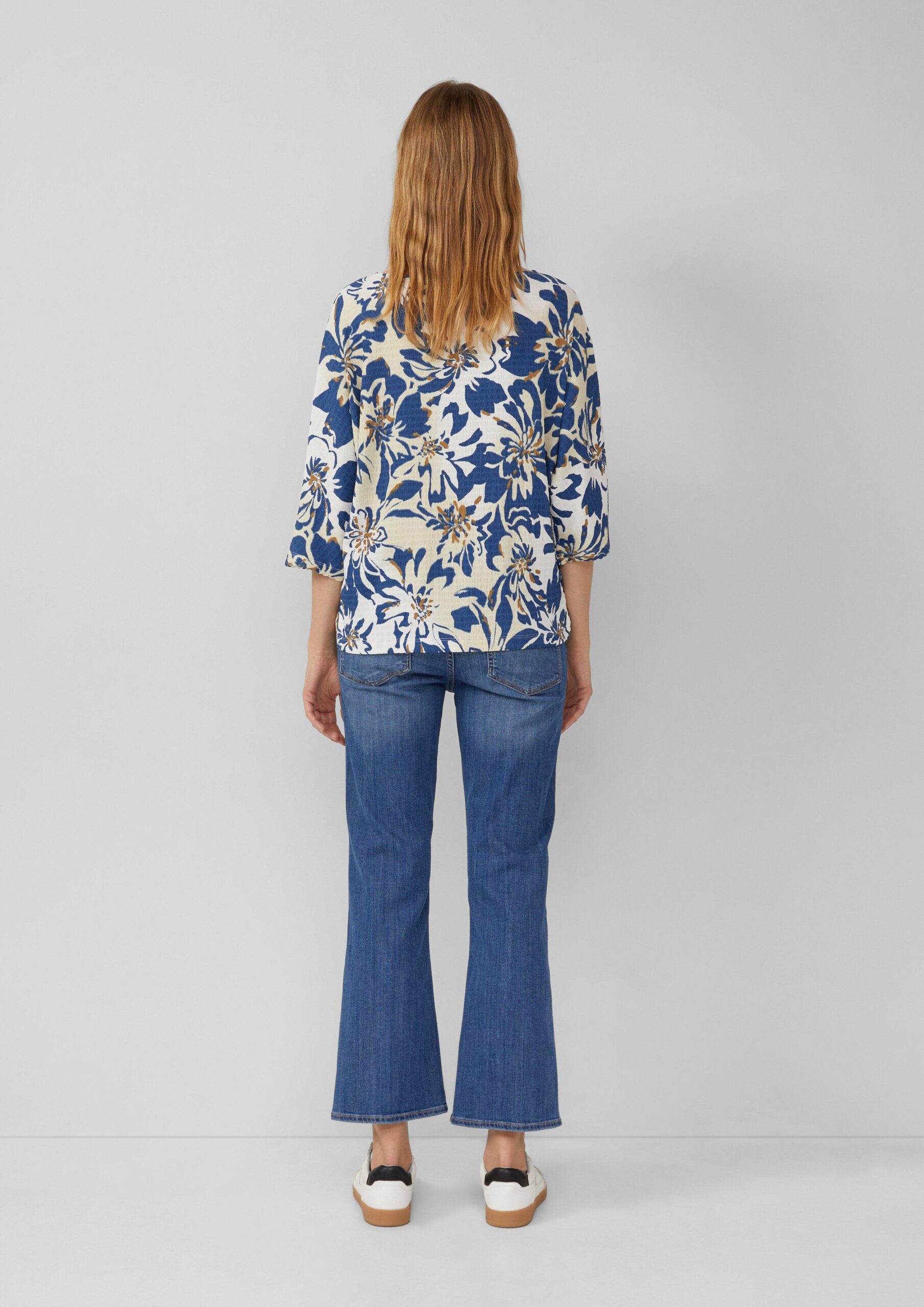 Strukturiertes Shirt mit 3/4-Fledermausärmeln und All-over-Print