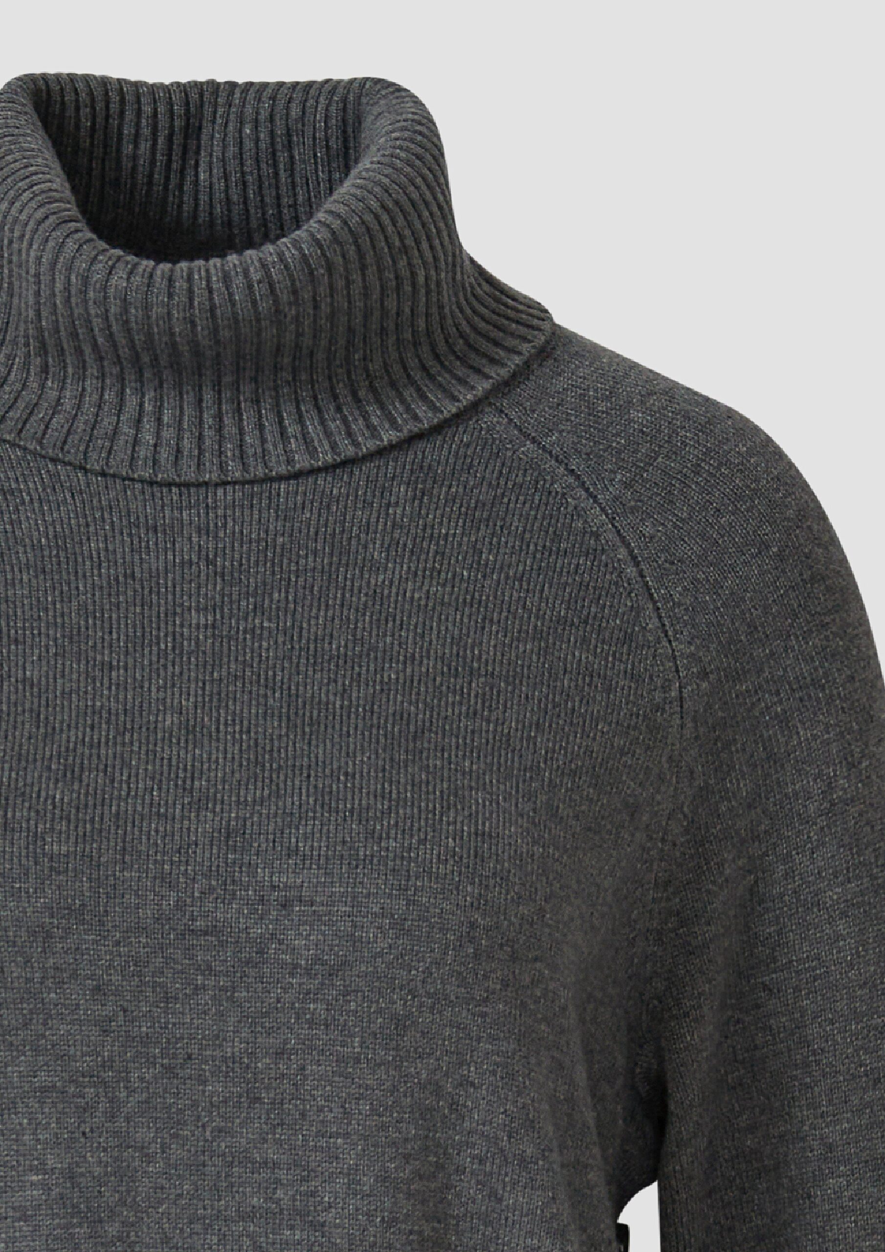 Rollkragenpullover mit seitlichem Knopf-Detail