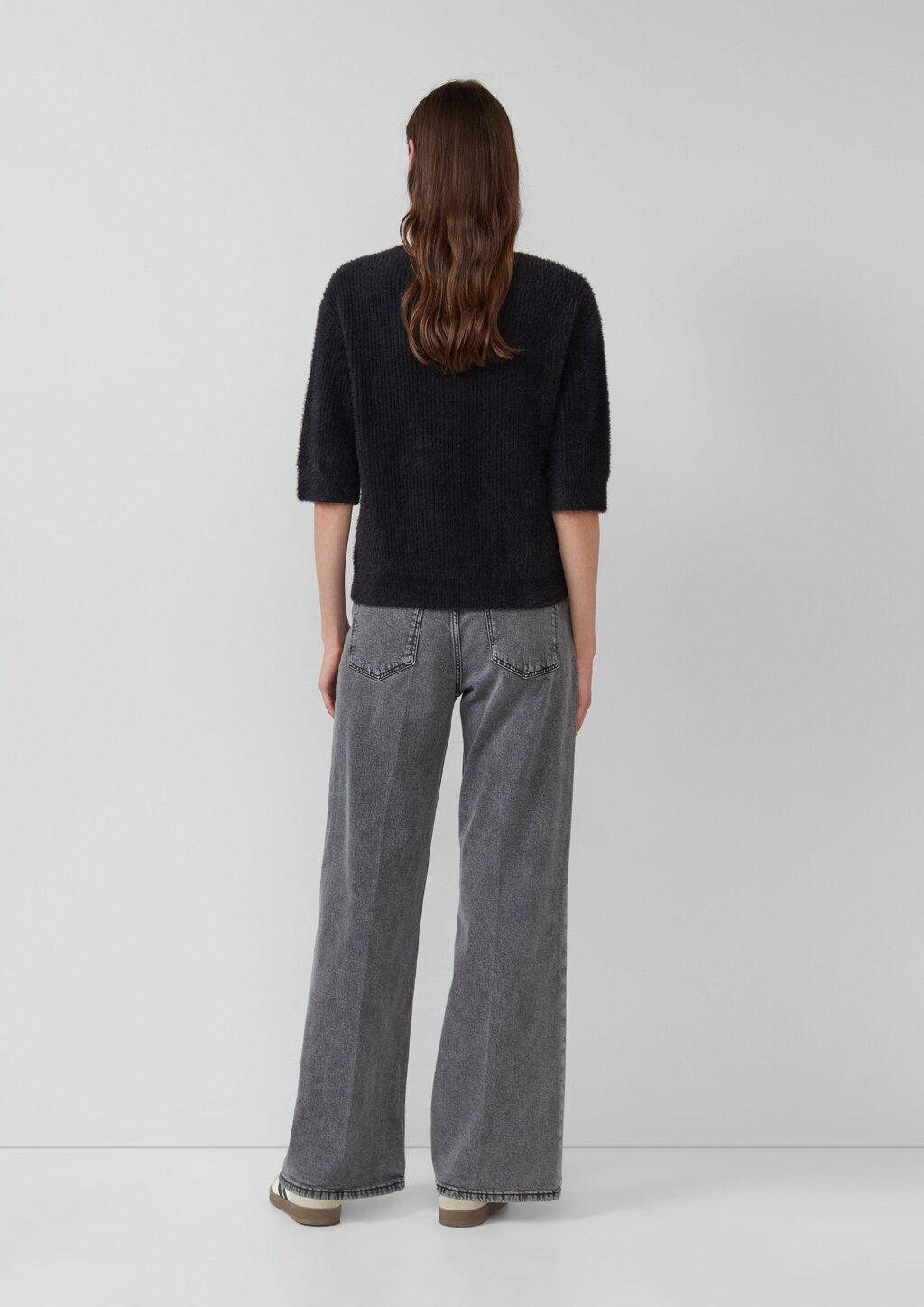 Flauschiger Strickpullover mit halbem Arm