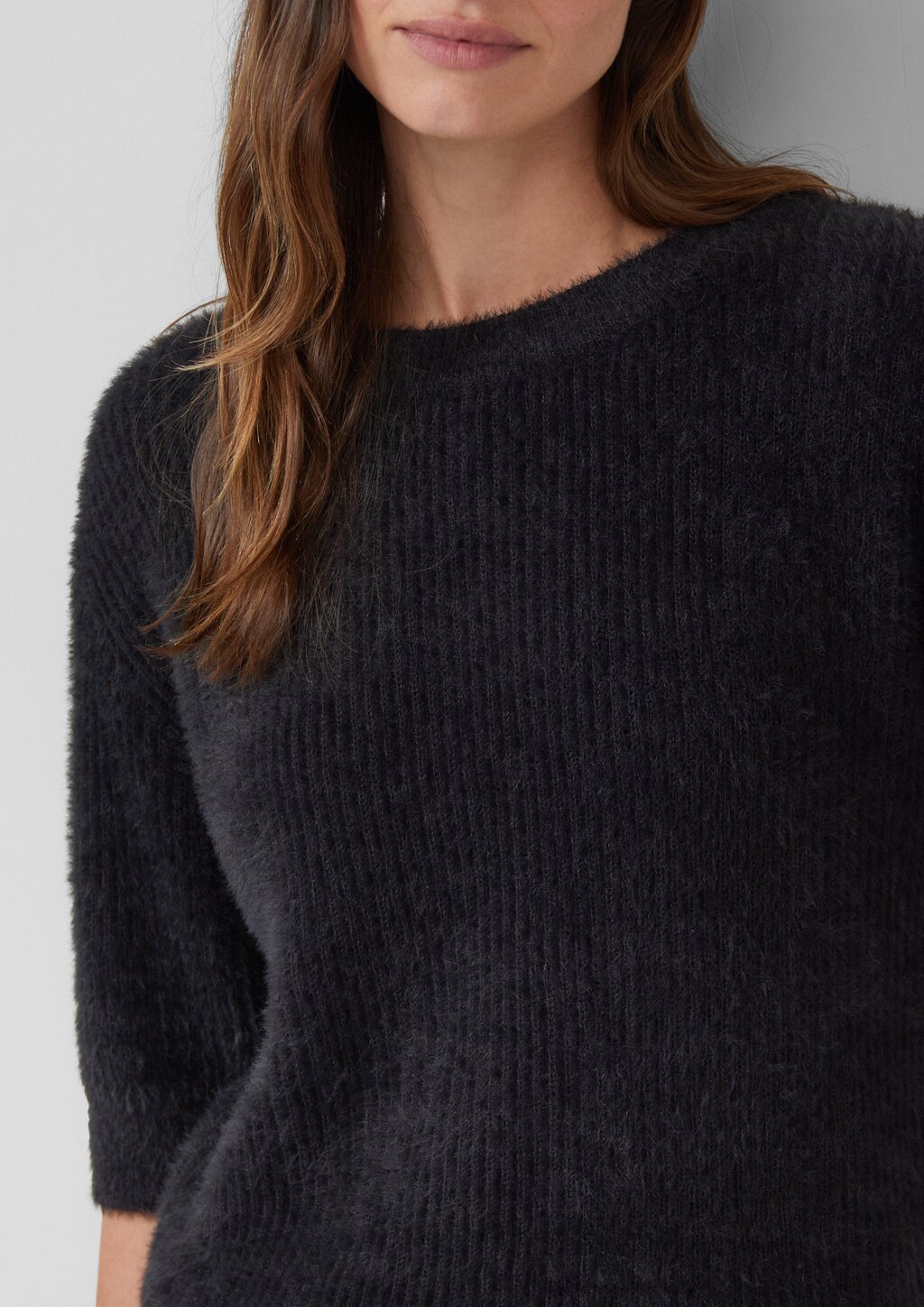 Flauschiger Strickpullover mit halbem Arm