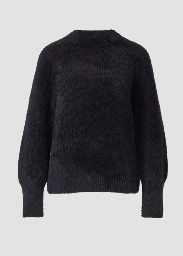 Flauschiger Pullover mit Stehkragen