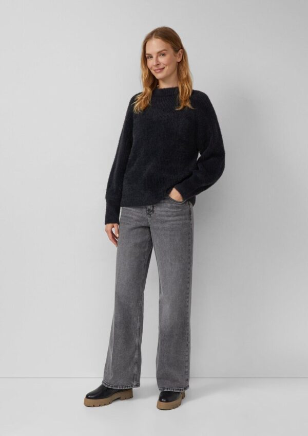 Flauschiger Pullover mit Stehkragen