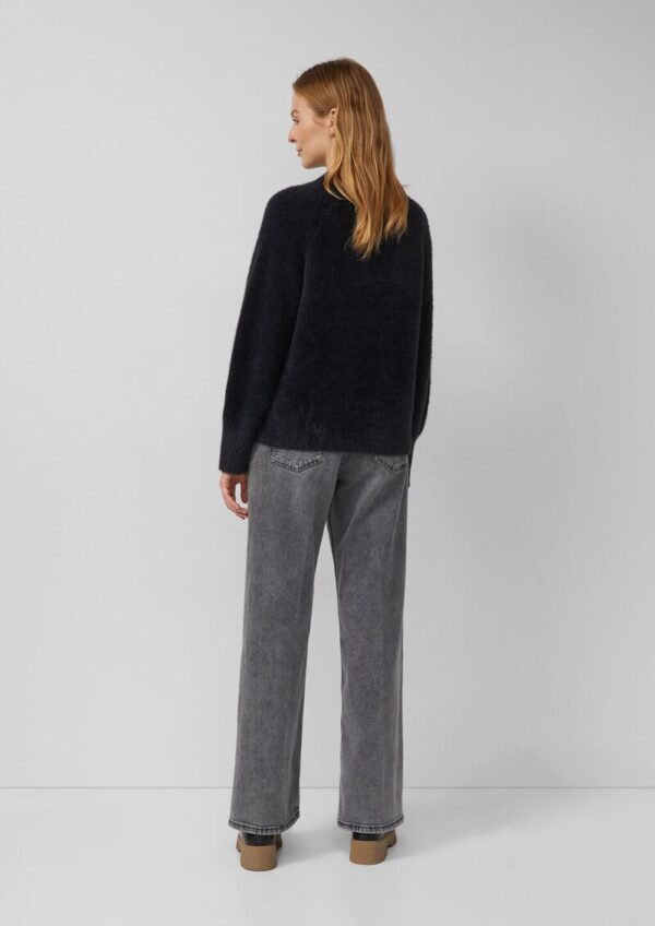 Flauschiger Pullover mit Stehkragen