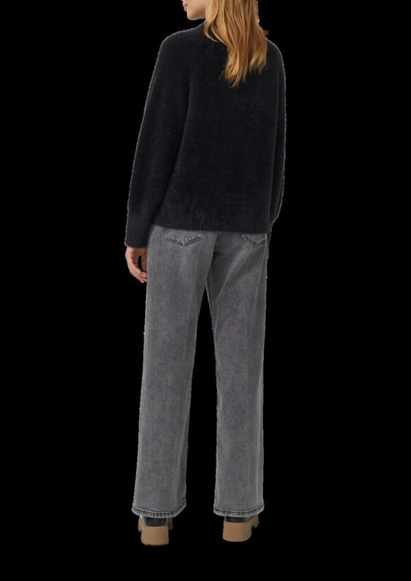 Flauschiger Pullover mit Stehkragen