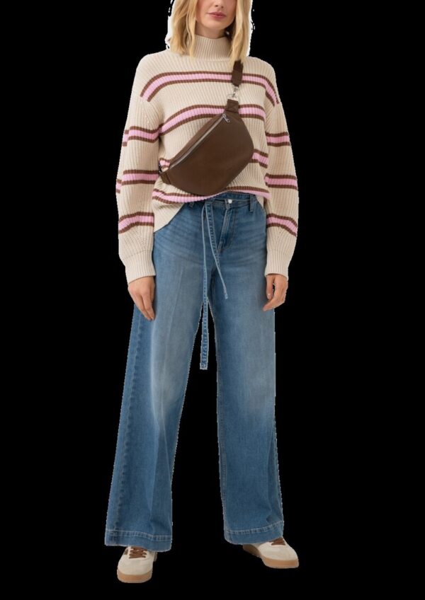 Gestreifter Grobstrickpullover mit Stehkragen