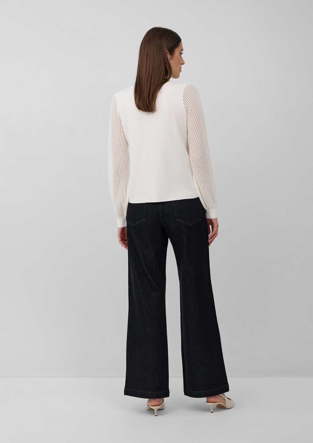 Feinstrickpullover mit V-Ausschnitt und semitransparenten Ärmeln