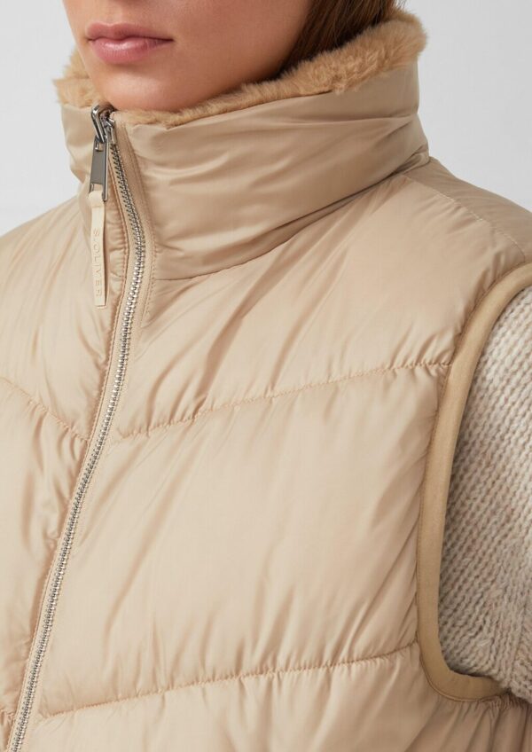 Wendbare Steppweste mit Fell