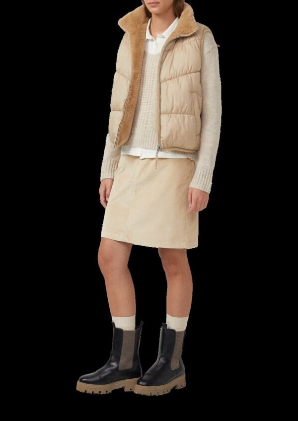 Wendbare Steppweste mit Fell