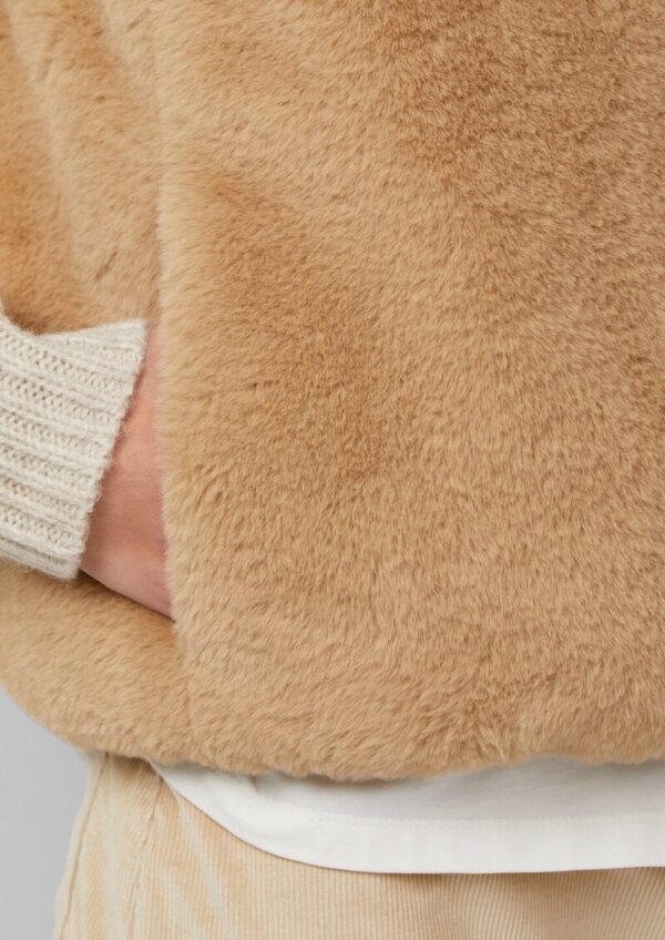 Wendbare Steppweste mit Fell