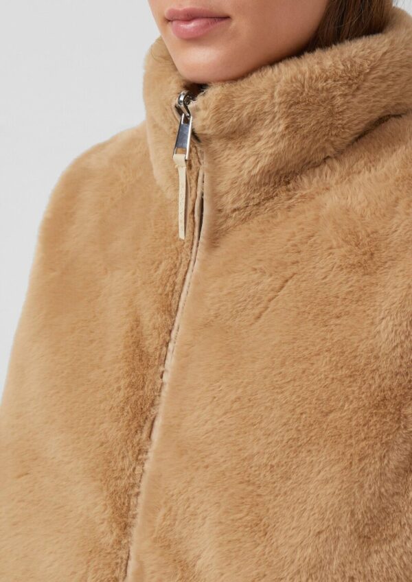 Wendbare Steppweste mit Fell