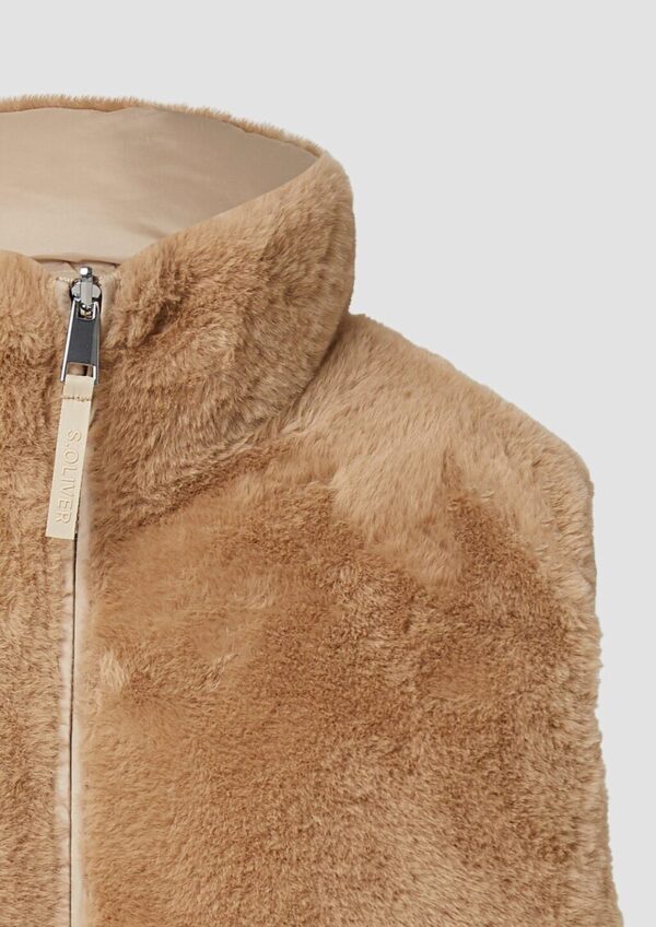 Wendbare Steppweste mit Fell