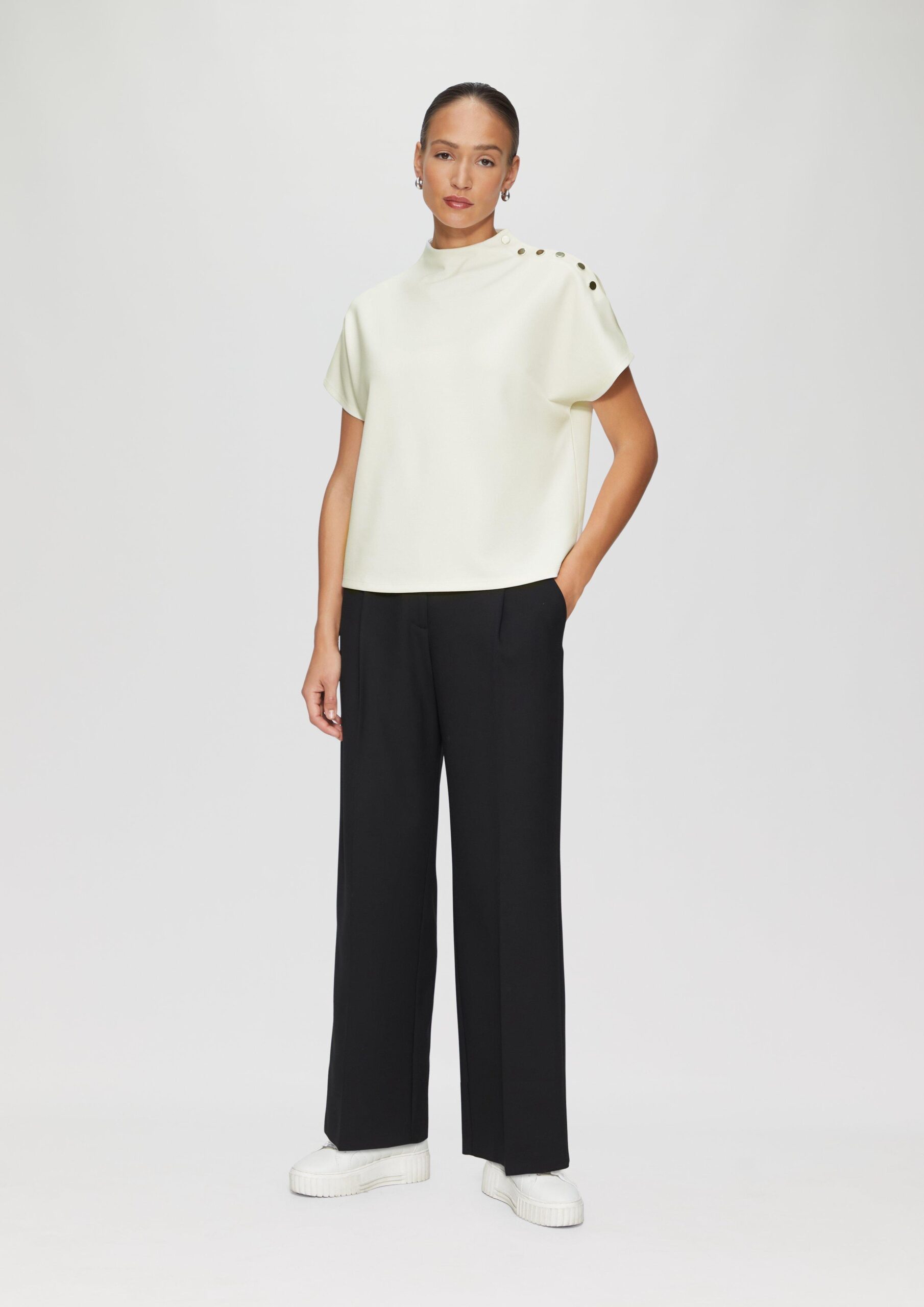 Jersey-Shirt mit dekorativen Knöpfen