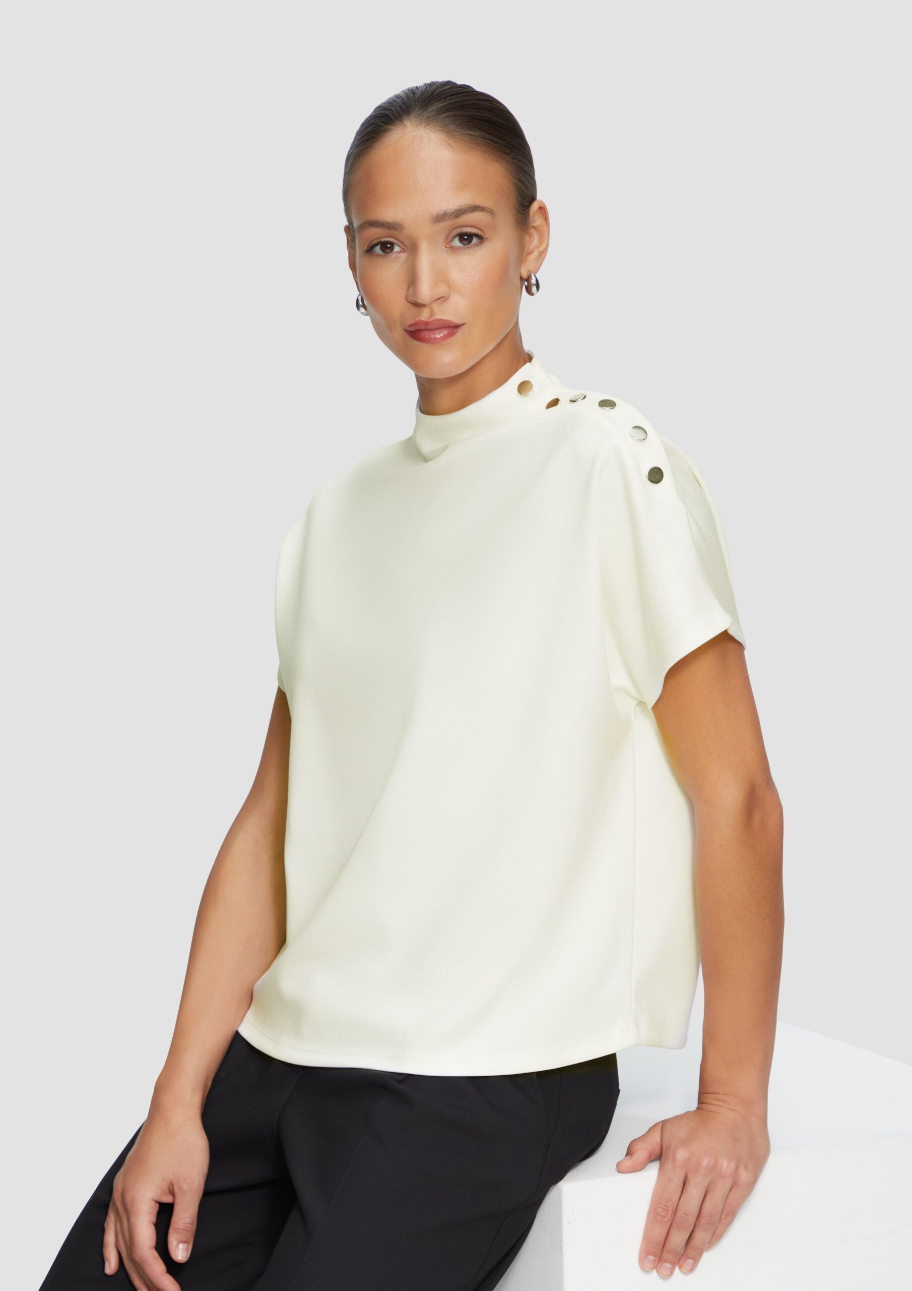 Jersey-Shirt mit dekorativen Knöpfen