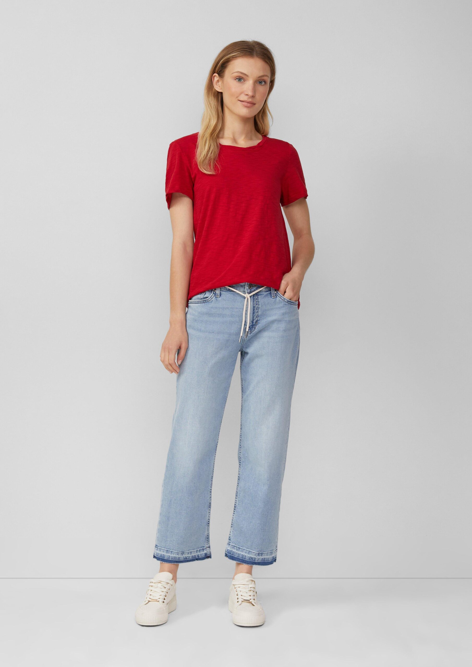 T-Shirt mit Flammgarnstruktur und Ausschnitt-Detail