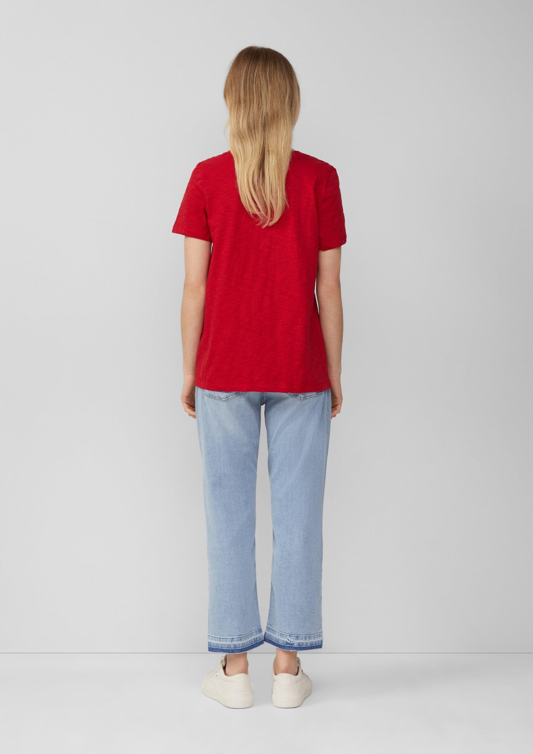 T-Shirt mit Flammgarnstruktur und Ausschnitt-Detail