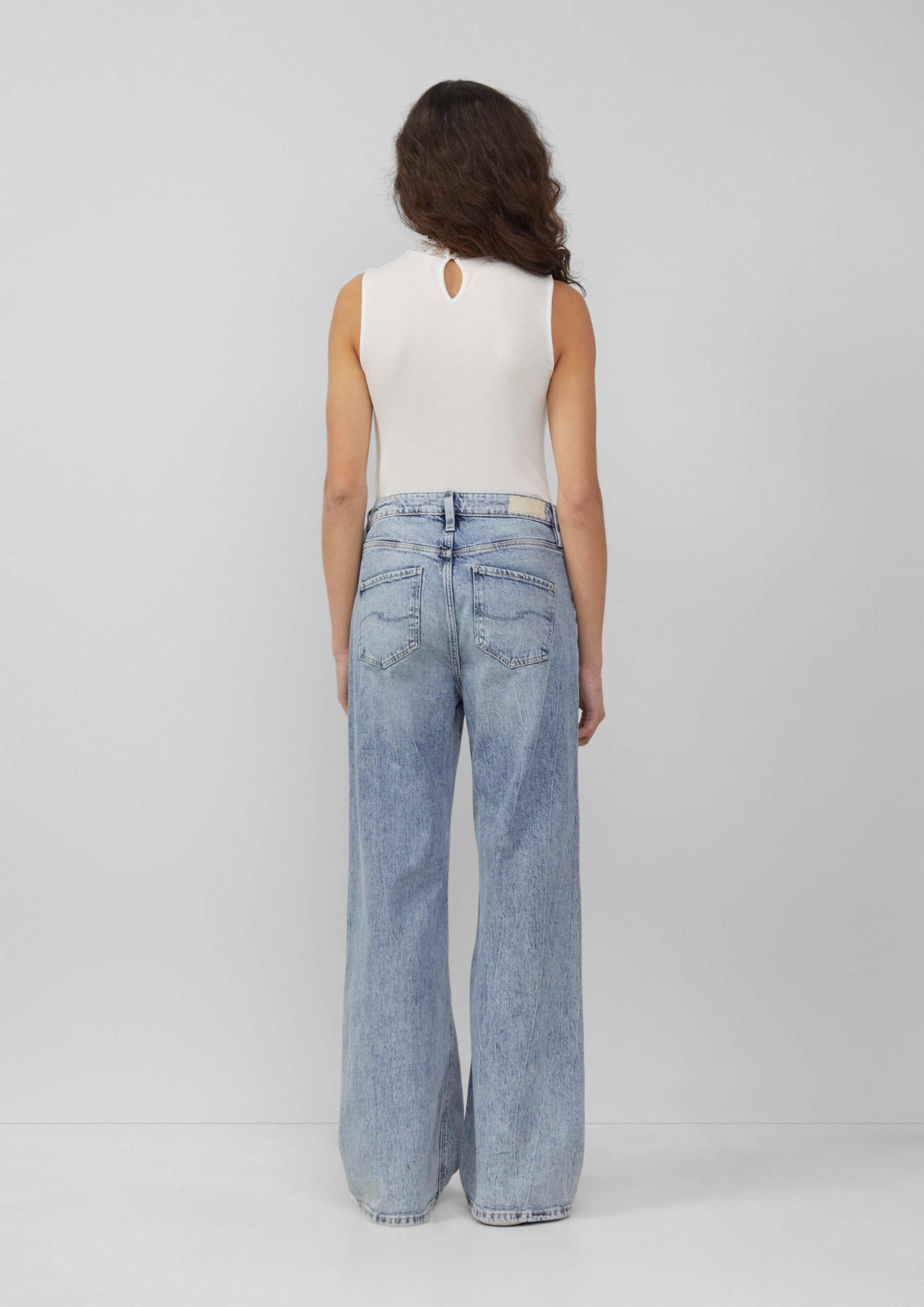 Top mit Spitzeneinsatz