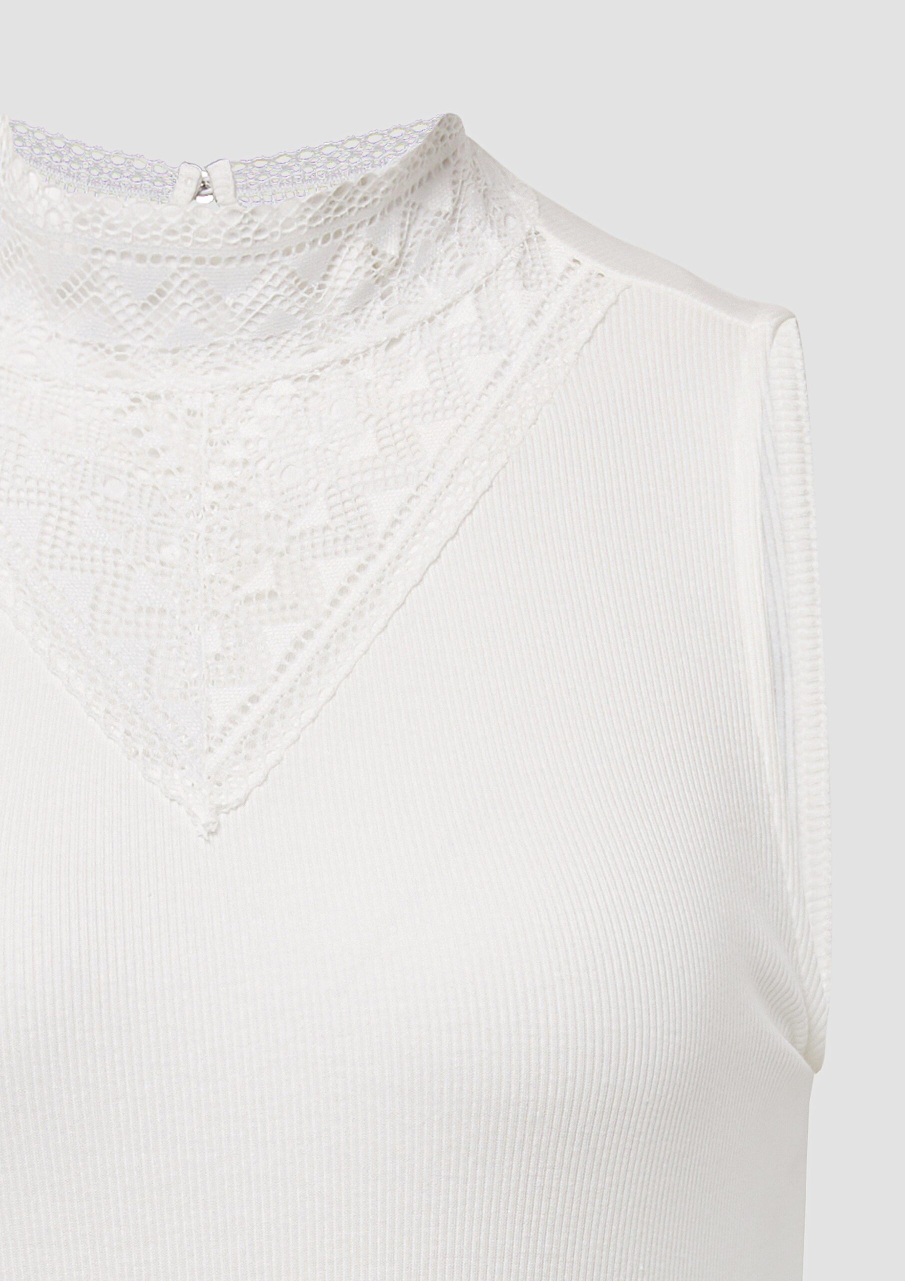 Top mit Spitzeneinsatz